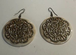 Vintage Mother of Pearl Filigree Look Dangle Earrings Boho Silver Color Costume - Picture 1 of 5