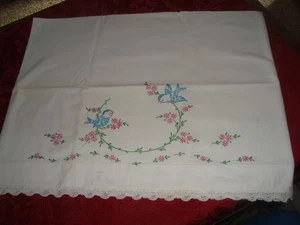 Vintage 50er Jahre Kissenbezug handbestickt Baumwolle 20x31 blaue Vögel - Bild 1 von 3