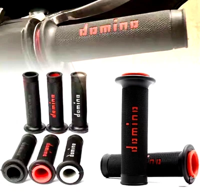 COPPIA MANOPOLE DOMINO MOTO SCOOTER CROSS 22 MM NERO ROSSO CUSTOM UNIVERSALI - Immagine 1 di 4