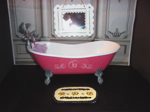 LESEN: Handgefertigter gelber Frottee mit schwarzen Bommeln BADEMATTE für 18" Puppenbadewannen - Bild 1 von 6