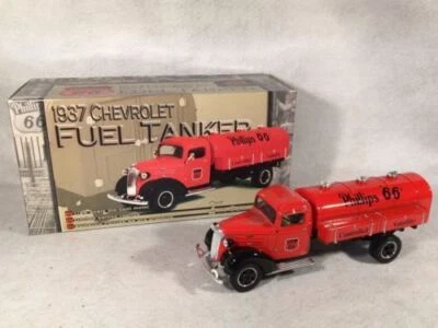 1st First Gear 1/34 1937 菲利普斯 66 雪佛兰油轮卡车库存编号 19-2693 — 第 1/4 张图片