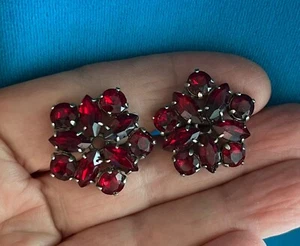 Vtg RED/Garnet RHINESTONE Foil Back RP Clip On EARRINGS Germany 1" - Bild 1 von 12