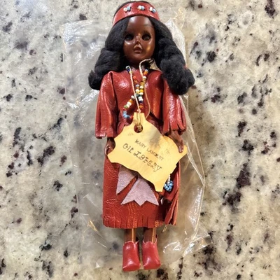NATIVE AMERICAN Trading Post Carlson Souvenir Doll w/tag & Baby in Papoose  7 " - Image 1 of 4