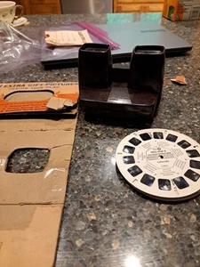 VINTAGE SAWYER'S Bakelite VIEW MASTER VIEWER (LOOK) 8 Picture Reels 50's - Picture 1 of 13