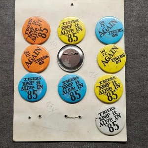 RARE! GENUINE! 1985 DETROIT TIGERS PINBACK BUTTONS ON THE ORIGINAL CARD 10 TOTAL - Picture 1 of 14
