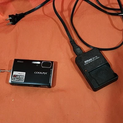 Nikon Coolpix S50 7.2MP Digital Camera - Matte black Tested With Charger  - Image 1 of 4