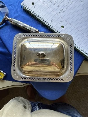 Plato de mantequilla vintage plateado sobre cobre con inserto de vidrio y tapa  Foto 1 de 4