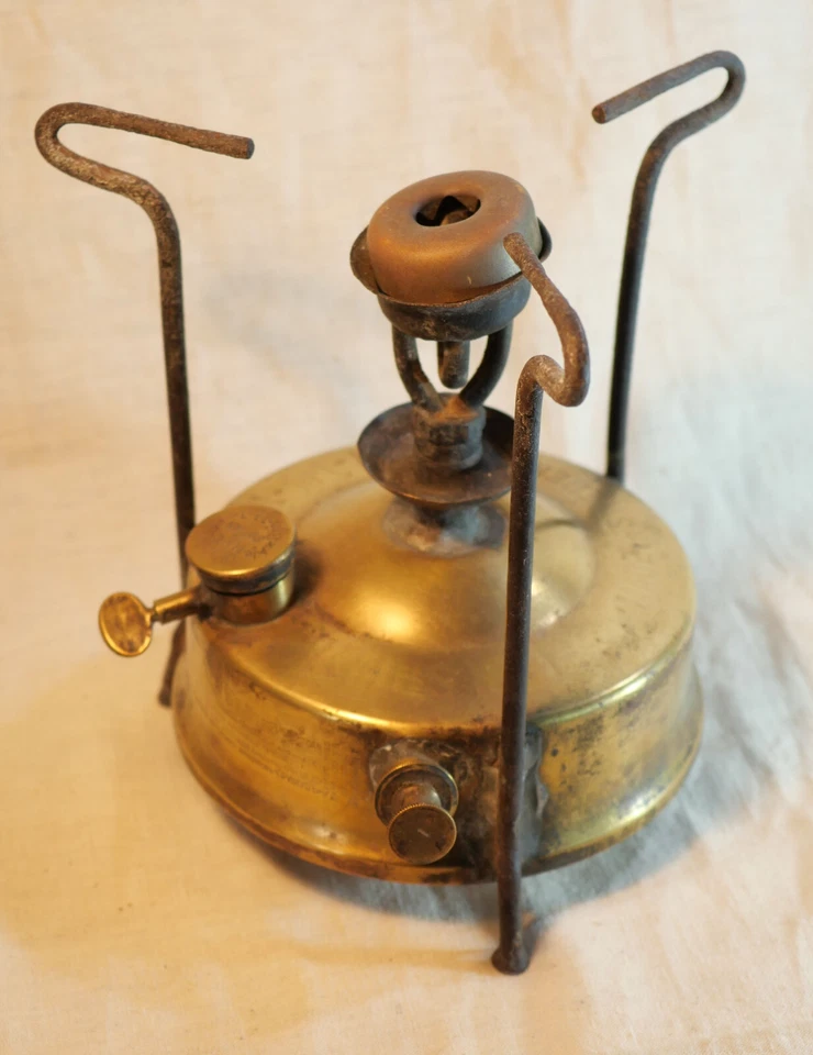 Ancien réchaud à gaz de pétrole liquide PRIMUS - MAG23REC004 - Photo 1/4