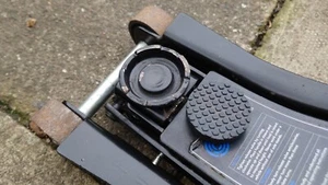 Robuste Gummi Schabracke für Ihren SGS 2 Tonnen Low Profile Trolley Jack - TJL2 - Bild 1 von 15