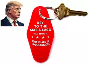 "KEY TO THE MAR-A-LAGO" Donald Trump KEY TAG maga 2024 - FA UN GRANDE ORNAMENTO! - Foto 1 di 1