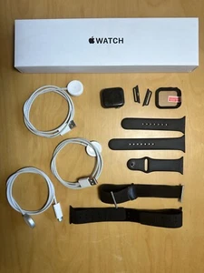 Apple Watch SE 40mm mit Zubehör - Bild 1 von 5