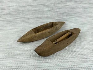 Set of 2 Wooden Shuttles Spinning Boats Hand Carved Weaving Loom Antique Tools - Picture 1 of 10