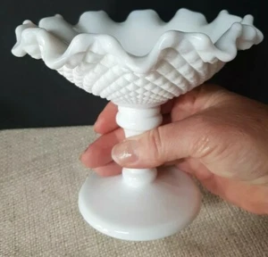 Westmorland Rüschenrand Rauten erhaben Design Milchglas Kompott Süßigkeiten/Nuss Schale - Bild 1 von 8