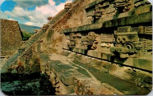 Schlangenkopf nach Quetzolcoati am Fuße des Pyramind Mexiko Postkarte - Bild 1 von 2