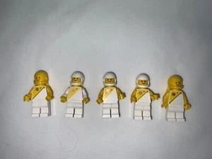 Lego gelb und weiß Astronaut Minifiguren Raumfahrer Minifiguren 5 Helme & Panzer - Bild 1 von 4