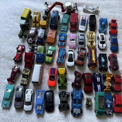 Hot Wheels Lote 50+ Coches Vehículos SIN BUSCAR Matchbox Maisto Tonka John Deere Foto 1 de 4