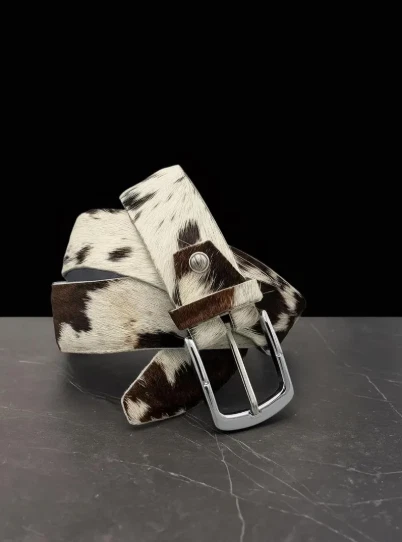 Cinturón de cuero de vaca con estampado de vaca hecho a mano con hebilla de acero estilo occidental. Foto 1 de 3