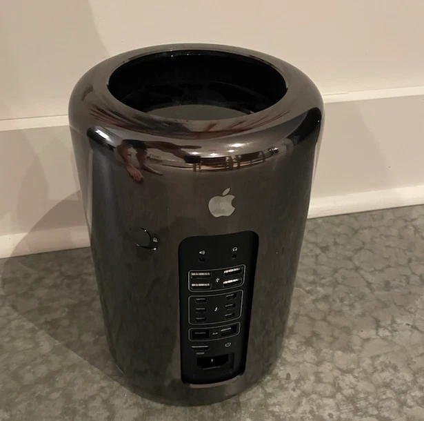 Late 2013 Apple Mac Pro A1481 - 3.0 GHz 8-Core 32GB RAM 512GB - Image 1 of 4