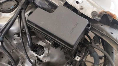 8263048010 BOÎTES À FUSIBLES / 208701 POUR LEXUS NX _Z1_ 300H AWD AYZ15 - Photo 1/4