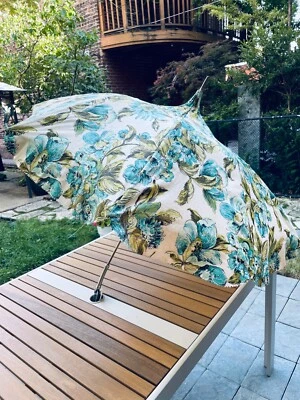VTG BLUE&WHITE FLORAL PRINT ADJUSTABLE CHAIR PAGODA UMBRELLA PARASOL SCREW CLAMP - Image 1 of 4