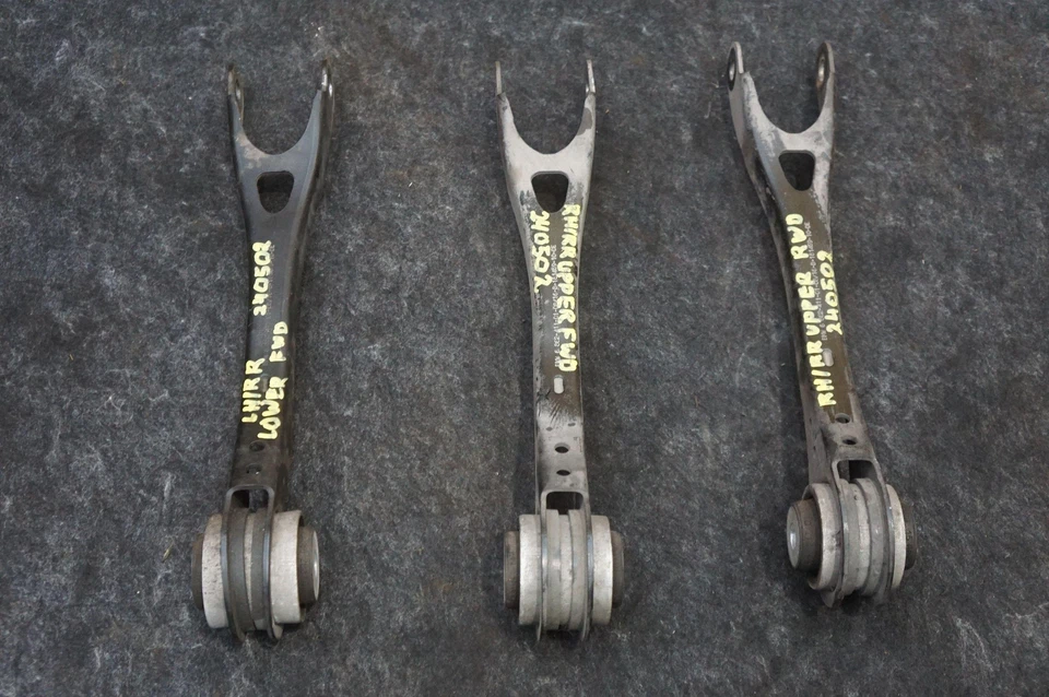 Комплект из 3 задних левых и правых задних передних рычагов управления 33326862410 BMW I8 14-19 - Изображение 1 из 4