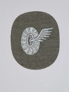 MdI Dienstlaufbahnabzeichen Kampfgruppe - KFZ-technischer Dienst/Kraftfahrer - - Picture 1 of 1