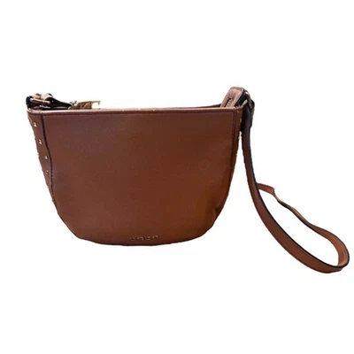 Bolso Bandolera Bebe Marrón Imitación Cuero Cartera con Tachuelas Doradas en los Bordes Foto 1 de 4