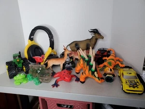 Konvolut Spielzeug u.a. Monster Jam Markengehörschutz Kinder Ohrenschützer - Bild 1 von 9