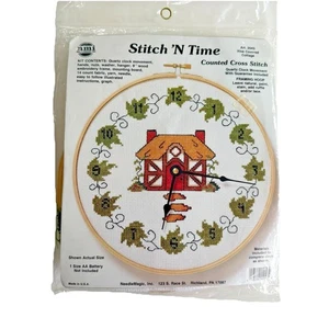 Needlemagic Stitch N Time Kreuzstich Uhr Set 2043 "Vine Covered Cottage" NEU - Bild 1 von 5