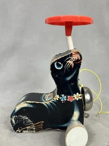 Fisher Price Pull giocattolo vintage per bambini Suzy Seal 460/mancano ruote posteriori - Foto 1 di 13
