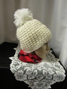 Gorro clásico Kyi Kyi pompón de piel sintética, marfil/blanco (700-414) - Imagen 1 de 8