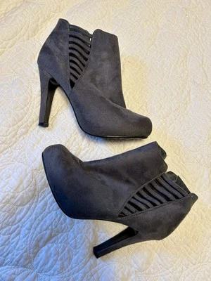 Women's Size 9 Wide Lane Bryant Gray Faux Suede Boots Heels Round Toe 922680 - Image 1 of 4