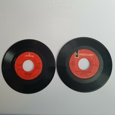 2 Roy Drusky  Sadness Rainbows and Roses Satisfied mind Country vinyl records 45