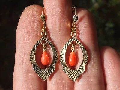 T BELLES BOUCLES PENDANTS D'OREILLES ANCIENNES 1950/60 en Plaqué or avec CORAIL - Photo 1/4