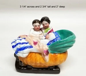 Antigua caja de baratijas de carenado de porcelana alemana victoriana - moisés para hermanas y bebés - Imagen 1 de 10