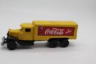 Camion de livraison vintage en fonte jaune métal Coca-Cola avec publicité rouge