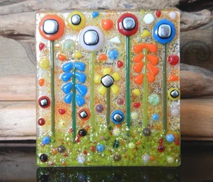 Ein handgefertigter T-Lichthalter "Blumenwiese" aus Schmelzglas. - Bild 1 von 7