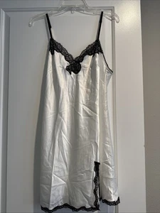 Victoria's Secret L Black And White Teddy Babydoll Lace Satin BRAND NEW w Tags - Picture 1 of 7