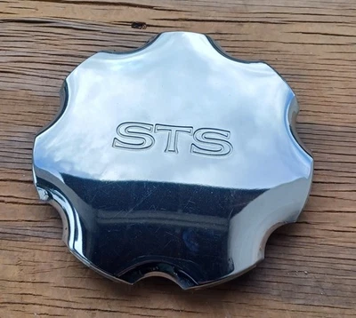 Tapa central Cadillac Seville El Dorado STS, 1996-2002 parte # 9592206 01 dañada Foto 1 de 3