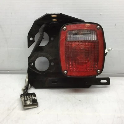 Conjunto de lanterna traseira A06-84016-024 WESTERN com lanterna traseira Grote 9130 - Imagem 1 de 2