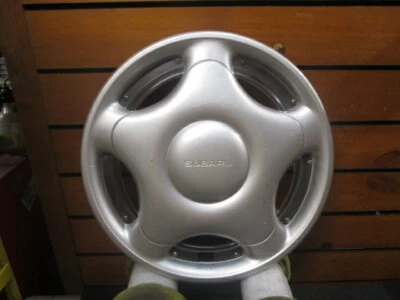 1 1995-1997 Subaru Impreza 15" Tapacubos Giratorios/Cubierta de Rueda NUEVO STOCK ANTIGUO Foto 1 de 4