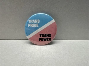 "Trans Pride Trans Power" runde blau rosa Anstecknadel Aktivismus LGBTQIA + Mensch - Bild 1 von 3