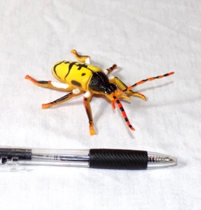 LG Plastic Insect Bug Bettle Toy Figurine Novelty Scary Halloween Yellow Orange - Picture 1 of 5