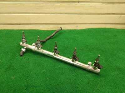 2018 Audi R8 Plus V10 OEM 5 Fuel Injectors & Rail Pipe. Foto 1 de 4