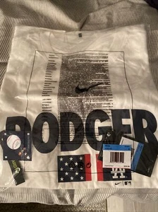 Mens Medium White Nike Los Angeles Dodgers T Shirt USA Flag Logo NWT - Picture 1 of 2