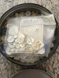 Vintage Mixed Lot Mother of Pearl Shell Buttons And A Buckle! Please Look. - Picture 1 of 12