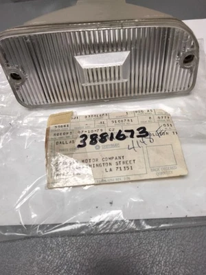 Lente lámpara de respaldo Mopar NOS con Hsg. Teniente 77 Dodge Diplomat, Chrysler LeBaron Foto 1 de 4