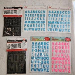 Menge 6 Neu Joy & Sei Bügelbuchstaben Sets - Bestickt & Sport Flock Transfer - Bild 1 von 4