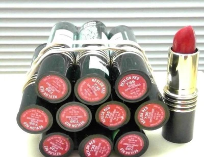 Revlon REVLON RED  735  super lustrous Lipstick  Original Formula - Image 1 of 2