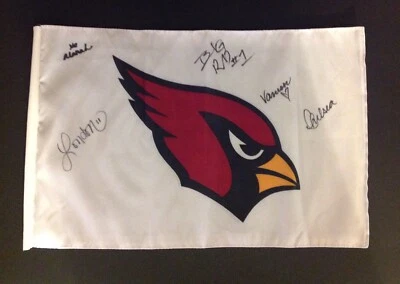 Bandera con logotipo de los Arizona Cardinals 18x11,5 con autógrafos de animadoras Foto 1 de 4